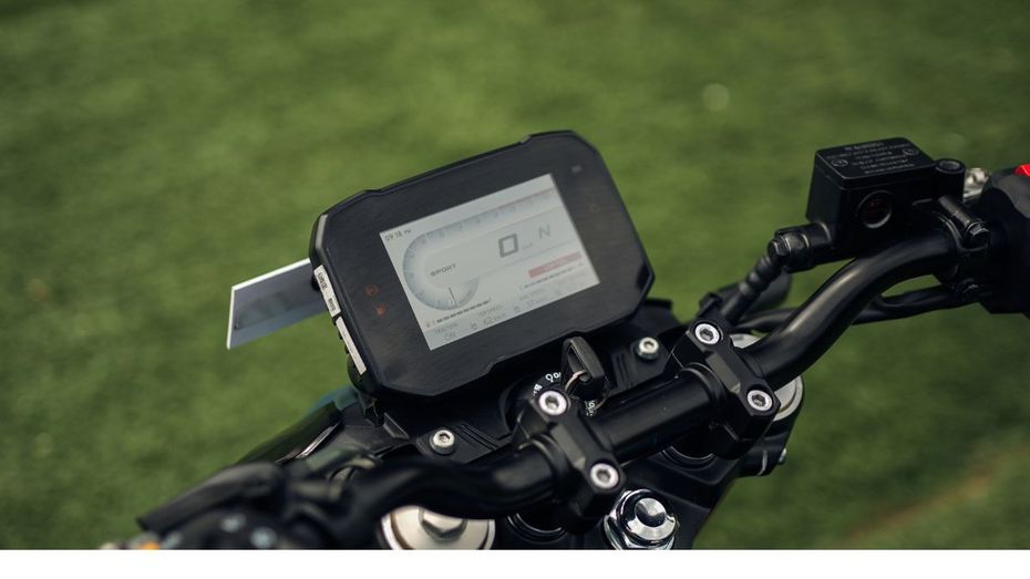 TVS RTR 160 4V Top Variant TFT Display