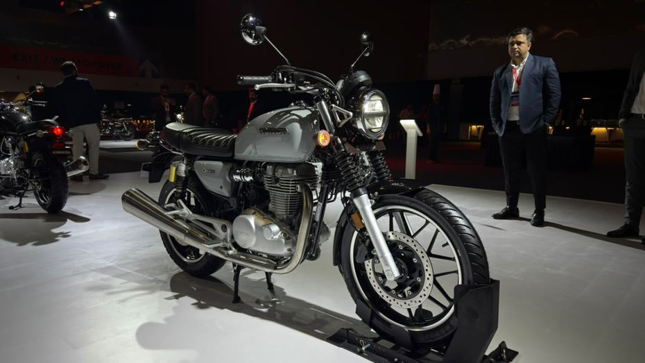 Honda CB500 vs Royal Enfield Interceptor 650: Price Comparison Honda CB500 vs Royal Enfield Interceptor 650: Price Comparison
