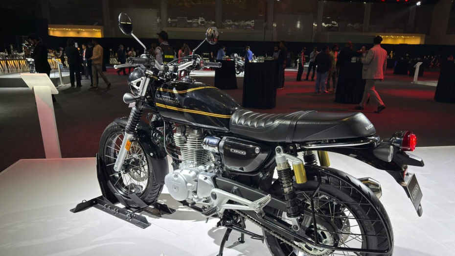 Honda CB 500 vs RE Classic 650 Honda CB 500 vs RE Classic 650