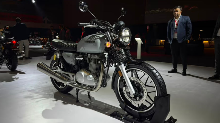 Honda CB 500 vs Royal Enfield Classic 350: Honda CB 500 vs Royal Enfield Classic 350: