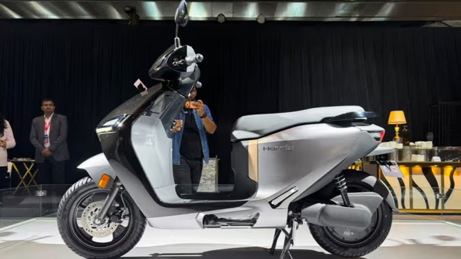 Honda QC3 vs TVS iQube 3.1 kWh: Price Comparison Honda QC3 vs TVS iQube 3.1 kWh: Price Comparison