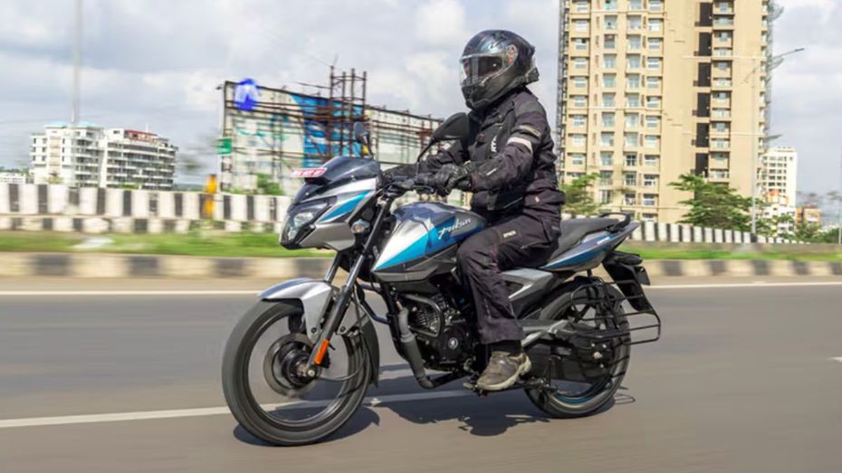 Bajaj Pulsar 125 Action Shot