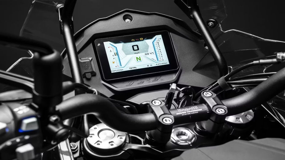 TRK 552 Features TRK 552 Features