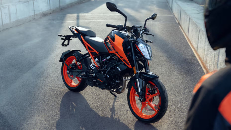 Duke 200 vs NS200