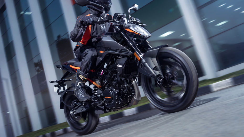Duke 200 vs NS200