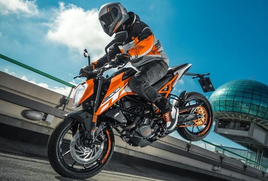 2017 KTM 200 Duke unveiled