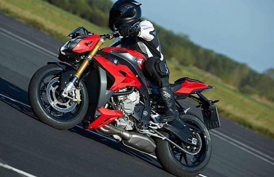 BMW S1000R Super Naked Sport Bike Unveiled at EICMA