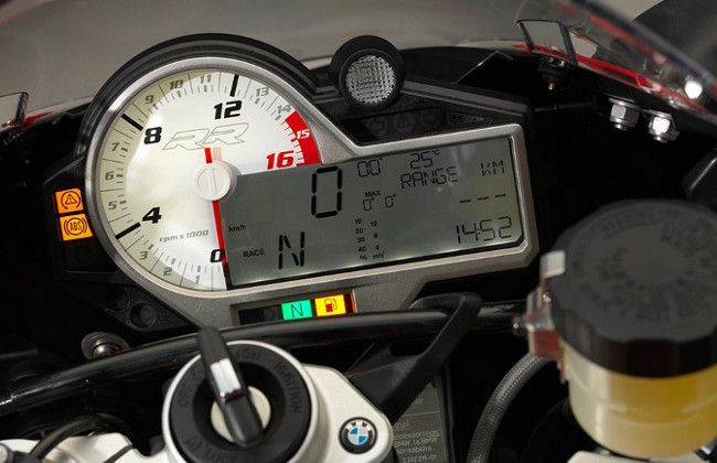 2015 BMW S1000RR Unveiled with Cruise Control | BikeDekho