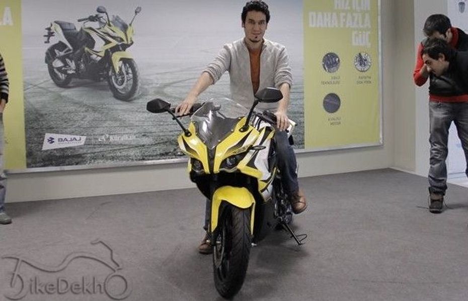 Bajaj Pulsar 200 SS