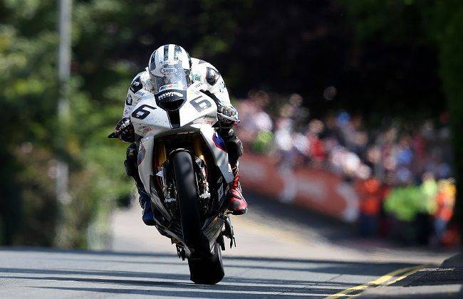 Triple victory for Michael Dunlop and BMW Motorrad at Isle of Man