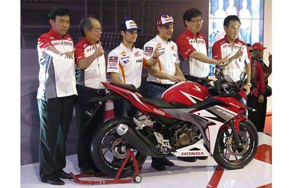 2016 Honda CBR150R launched in presence of Dani Pedrosa and Marc Marquez 2016 Honda CBR150R launched in presence of Dani Pedrosa and Marc Marquez