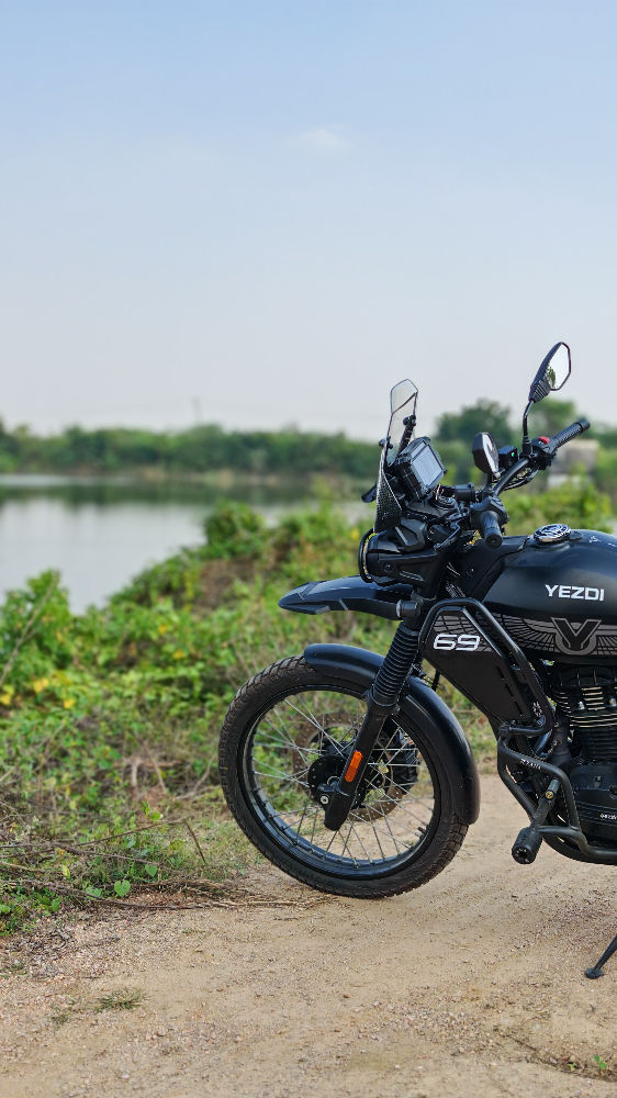 Yezdi 2024 Adventure Gloss - Glacier White On road Price