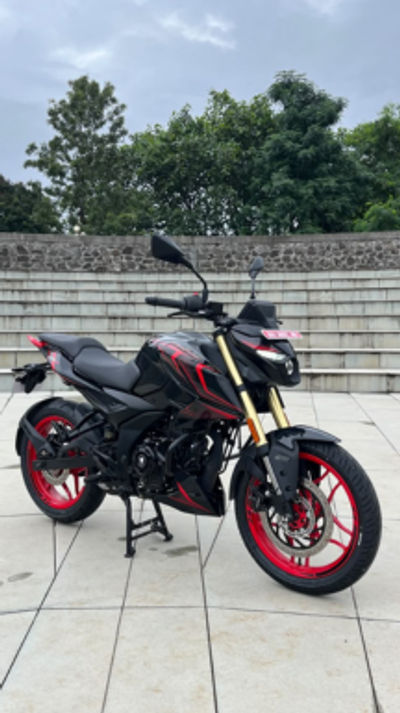 Pulsar N160 SS: In Images
